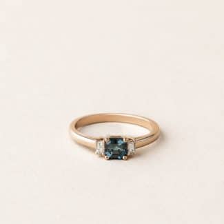 Bague saphir teal et diamants - or rose - modèle Julie de Charles Arteon Joaillerie