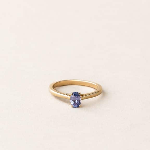 Bague solitaire saphir ovale - or jaune - Solitaire de Charles Arteon Joaillerie