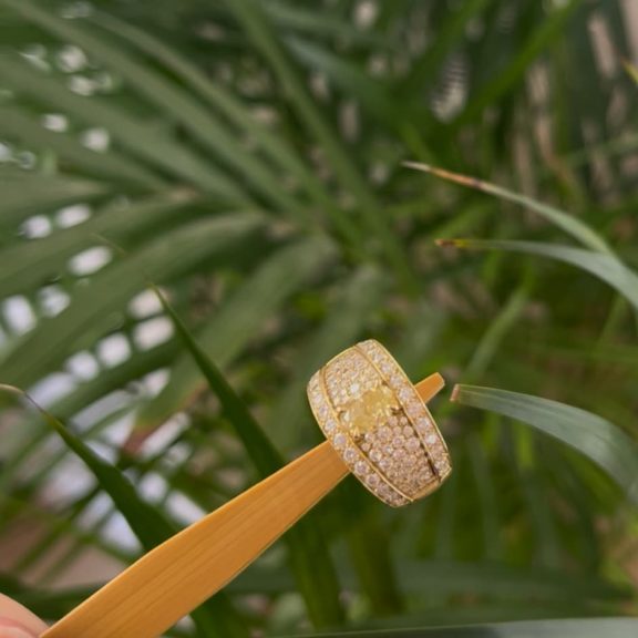 Bague diamant jaune en or jaune 750 millièmes - création sur-mesure de Charles Arteon Joaillerie