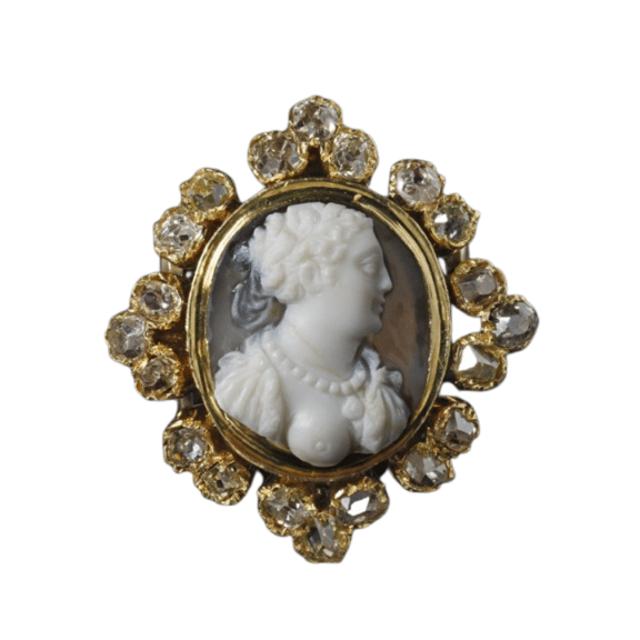 Bague en or et diamants ornée d'un camée d’époque Renaissance représentant une courtisane