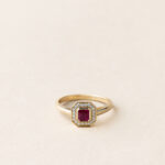 Bague art déco rubis entourage diamants - Création unique - Or jaune - Charles Arteon Joaillerie