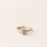 Bague diamant rose taille coussin entourage diamants blancs - Or rose - Charles Arteon Joaillerie
