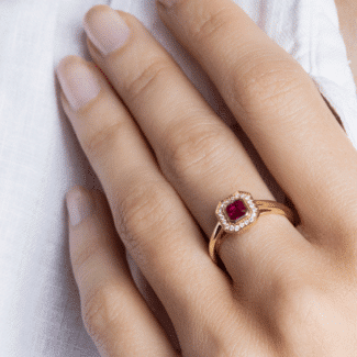 Bague art déco rubis entourage diamants - Or jaune - Charles Arteon Joaillerie