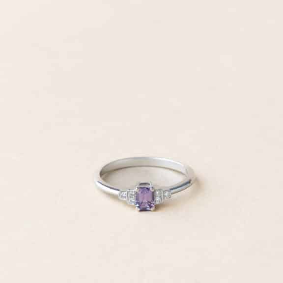 Bague Iris saphir violet et diamants - Or blanc - Charles Arteon Joaillerie