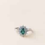 Bague Marguerite tourmaline verte et diamants - Or blanc - Création unique - Charles Arteon Joaillerie