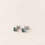 Puces d'oreilles saphir teal - Grand modèle - Or blanc - Charles Arteon Joaillerie